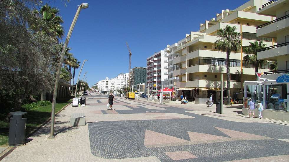 Avenida Infante de Sagres, em Quarteira