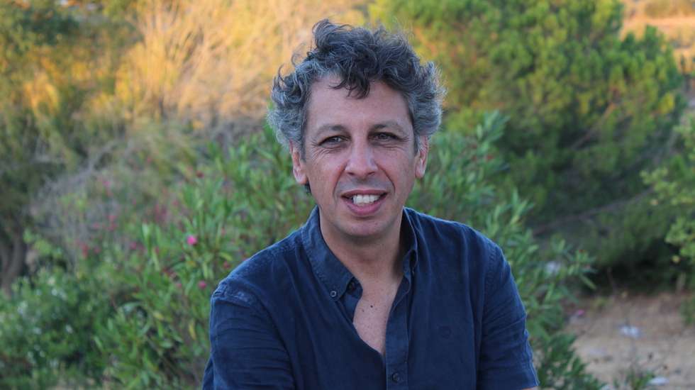 "Os países que têm um passado colonial estão neste momento forçados, até pelas pressões sociais de muitas das pessoas que vêm dessas antigas colónias, a rever a sua relação com o seu passado colonial", disse Luís Trindade