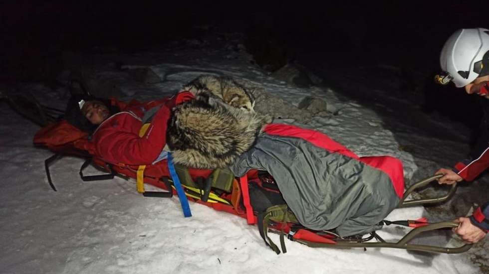 Alpinista salvo da montanha