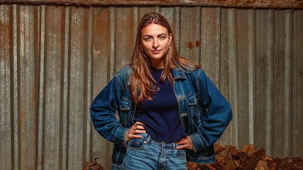 Irene Solà trabalha o texto tanto enquanto veículo de uma história, como instrumento estético e formal