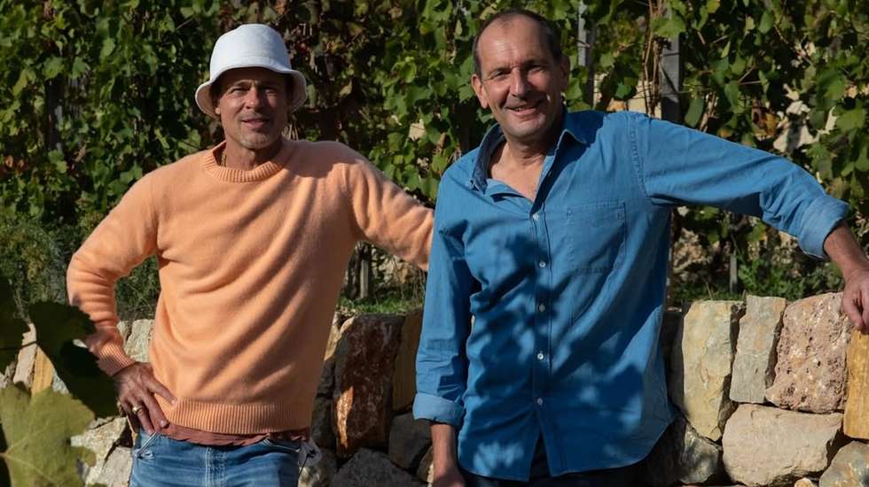 Brad Pitt e Marc Perrin, da família Perrin, sócios na Beau Domaine, empresa de cosméticos de luxo