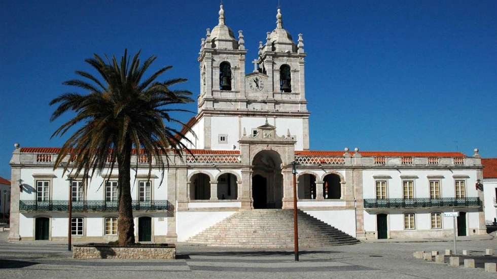 Além da intervenção na cobertura, a autarquia vai fazer melhorias no interior do edifício, nomeadamente a recuperação do pavimento, nas instalações elétricas e na requalificação das instalações sanitárias