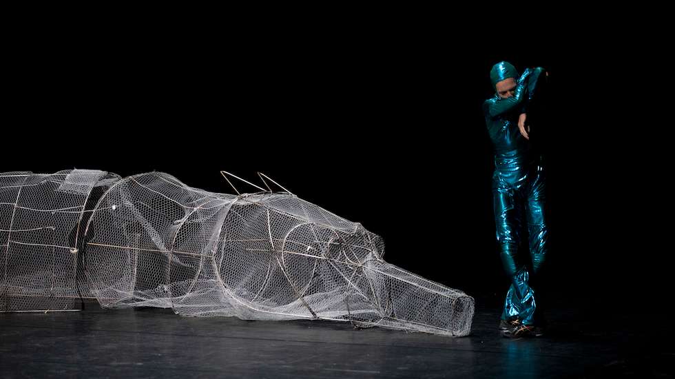 "Please Please Please" estará no palco do festival Dias da Dança, no Porto (esta quinta e sexta) e depois passa por Lisboa, no Teatro Nacional D. Maria II (29 e 30 de abril)