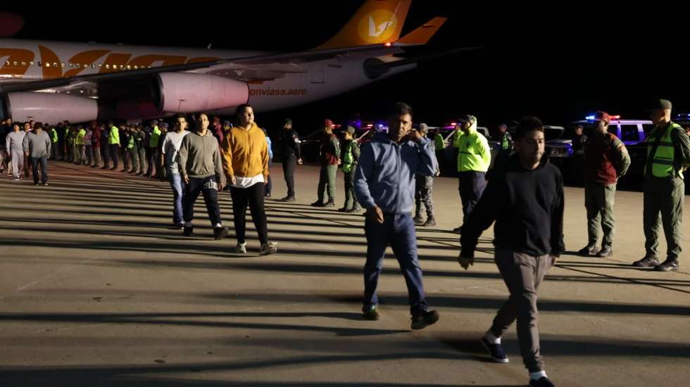 epa11985411 A handout photo made available by the Venezuelan Home Affairs Ministry shows some of the Venezuelan migrants that arrived from Honduras after being deported from the US, at Simon Bolivar International Airport in La Guaira, Venezuela, 24 March 2025.  EPA/VENEZUELAN HOME AFFAIRS MINISTRY/HANDOUT MANDATORY CREDITHANDOUT EDITORIAL USE ONLY/NO SALES