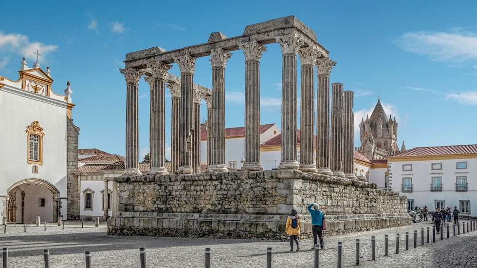 Évora