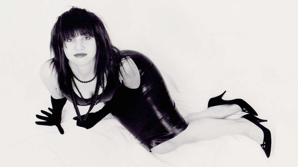 Lydia Lunch foi pioneira na No Wave, o braço mais extremo e dissonante do punk de Nova Iorque, uma espécie de anti-rock, empenhado em quebrar todas as regras ao ponto de querer soar inaudível