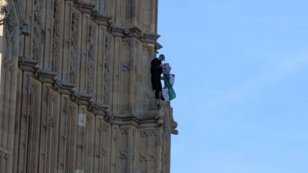 Em cima do Big Ben, o ativista gravou um vídeo onde pediu que "libertem a Palestina"