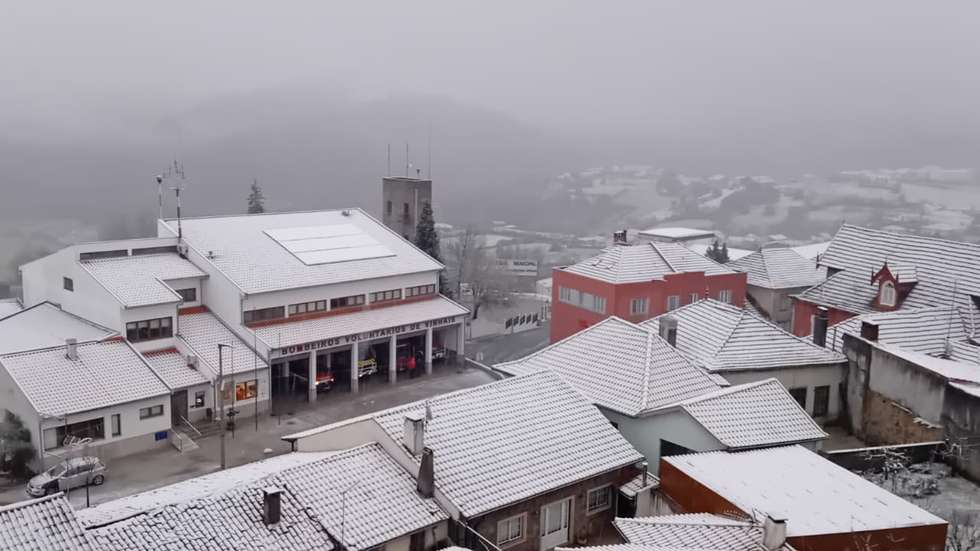 Vinhais acordou coberta de neve esta sexta-feira