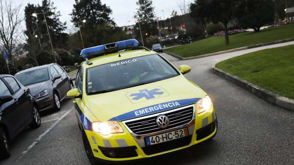 No local estiveram nove bombeiros, apoiados por três veículos, a VMER (Viatura Médica de Emergência e Reanimação) e a GNR
