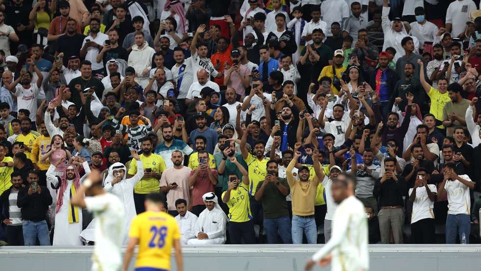 Ronaldo voltou a sentir a autêntica legião de fãs que tem no Qatar no triunfo do Al Nassr frente ao Al-Gharafa