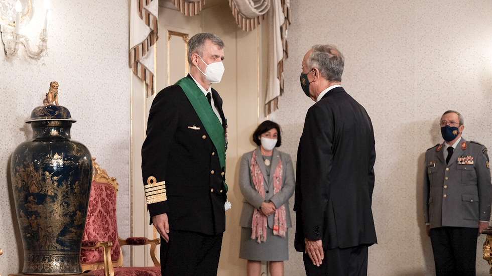 O Almirante Henrique Gouveia e Melo durante a cerimónia de posse do novo Chefe do Estado-Maior da Marinha (CEMA), que decorreu no Palácio de Belém, em Lisboa, a 27 de dezembro de 2021. O Almirante Henrique Gouveia e Melo foi o responsável pelo bem sucedido plano de vacinação contra a Covid-19. FRANCISCO ROMÃO PEREIRA/OBSERVADOR