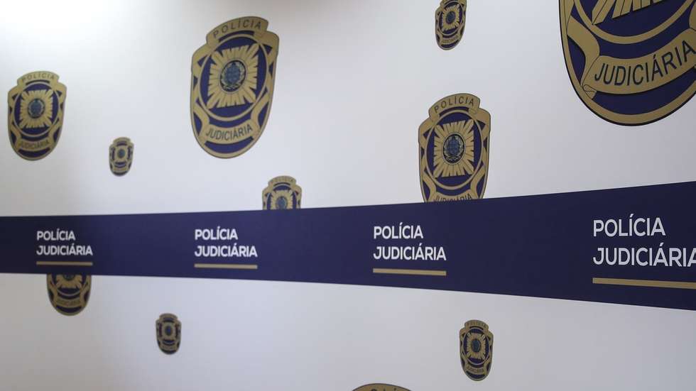 A Polícia Judiciária (PJ) apreendeu na terça-feira 14.260 quilos de heroína na Madeira, “a maior apreensão deste ano” em todo o país realizada por esta força policial, foi hoje anunciado, Funchal, Madeira, 23 de outubro de 2024. Em comunicado, a PJ informa que a apreensão aconteceu no Funchal, numa operação que resultou na detenção, em flagrante delito, de um homem com 28 anos, “por fortes indícios da prática do crime de tráfico de estupefacientes”. HOMEM DE GOUVEIA/LUSA