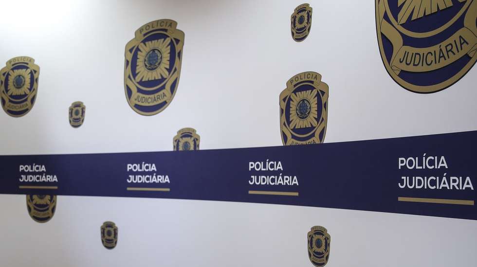 A Polícia Judiciária (PJ) apreendeu na terça-feira 14.260 quilos de heroína na Madeira, “a maior apreensão deste ano” em todo o país realizada por esta força policial, foi hoje anunciado, Funchal, Madeira, 23 de outubro de 2024. Em comunicado, a PJ informa que a apreensão aconteceu no Funchal, numa operação que resultou na detenção, em flagrante delito, de um homem com 28 anos, “por fortes indícios da prática do crime de tráfico de estupefacientes”. HOMEM DE GOUVEIA/LUSA