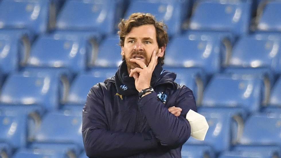epa08873541 Olympique Marseille's manager Andre Villas Boas reacts during the UEFA Champions League group C soccer match between Manchester City and Olympique Marseille in Manchester, Britain, 09 December 2020.  EPA/Peter Powell / POOL