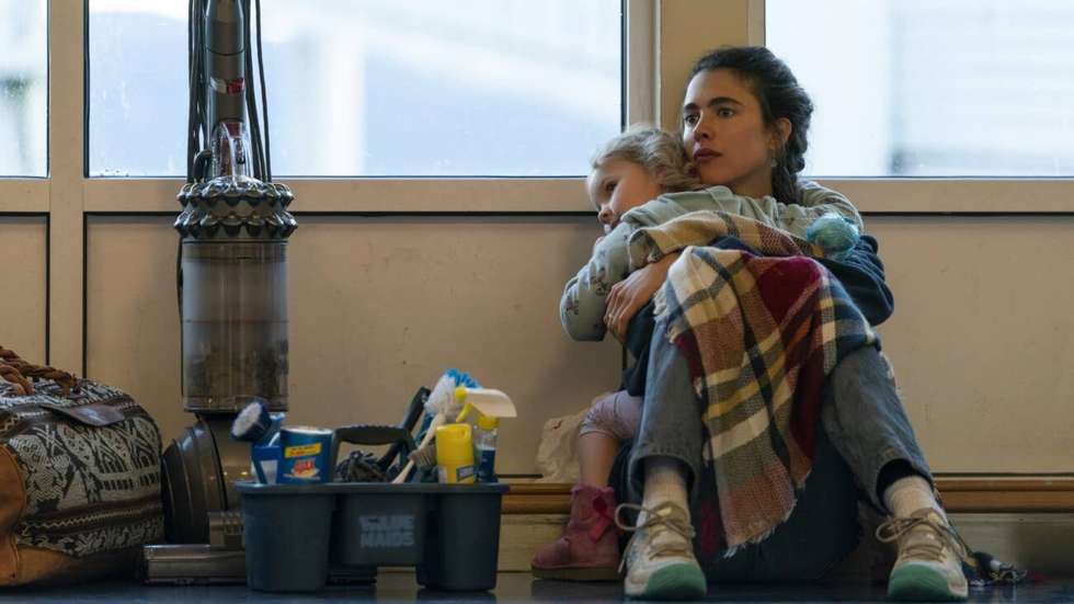 “Criada” baseia-se na história verídica de Stephanie Land, que escreveu o bestseller "Maid: Hard Work, Low Pay, and a Mother’s Will to Survive"
