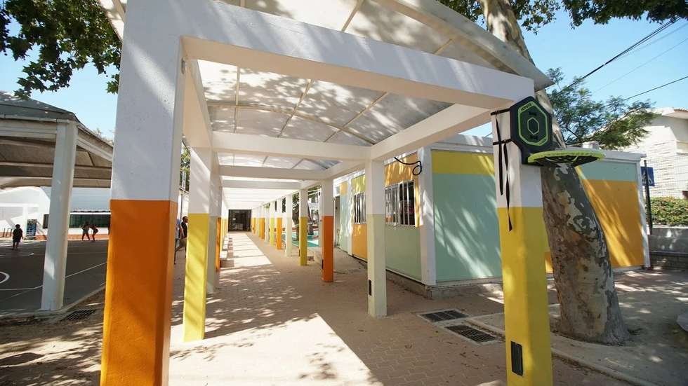 O professor, à data com 18 anos, tinha sido contratado pela junta de freguesia para dinamizar atividades extracurriculares na escola
