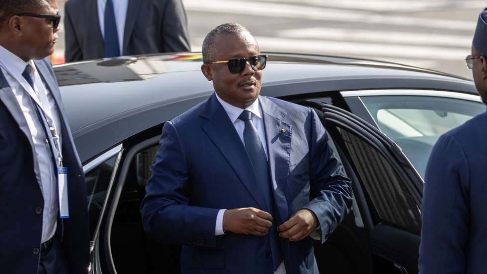 epa12009817 Senegalese Prime Minister Ousmane Sonko (2-R) greets Guinea-Bissau's President Umaro Sissoco Embalo (C) during celebrations for the 65th anniversary of Senegal's independence, in Dakar, Senegal, 04 April 2025. Senegal gained its independence from France on 04 April 1960.  EPA/JEROME FAVRE