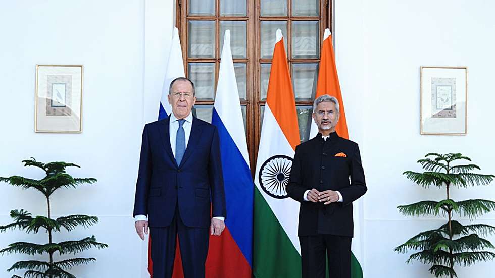 epa09863210 A handout photo made available by the Indian ministry of external affairs showing Indian External Affairs Minister Dr. S. Jaishankar welcoming Minister of Foreign Affairs of the Russian Federation Sergey Lavrov (L) in New Delhi, India 01 April 2022. Lavrov is on a day long visit to New Delhi.  EPA/INDIAN MINISTRY OF EXTERNAL AFFAIRS HANDOUT  HANDOUT EDITORIAL USE ONLY/NO SALES