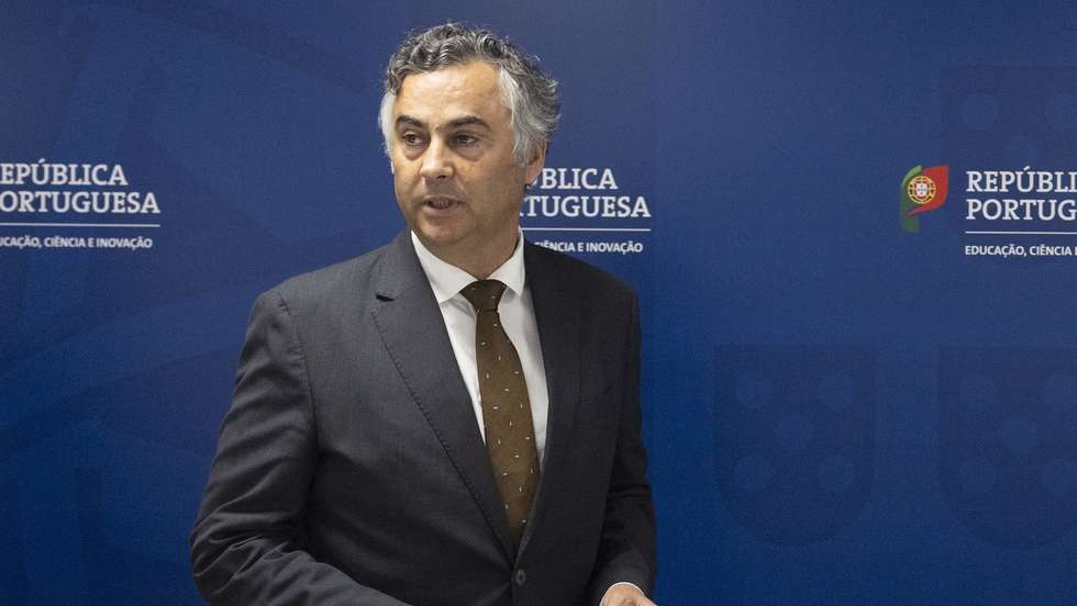 O ministro da Educação, Ciência e Inovação, Fernando Alexandre, fala aos jornalistas sobre  os exames finais nacionais do Ensino Secundário, em Lisboa, 20 de julho de 2026.  ANTÓNIO COTRIM/LUSA