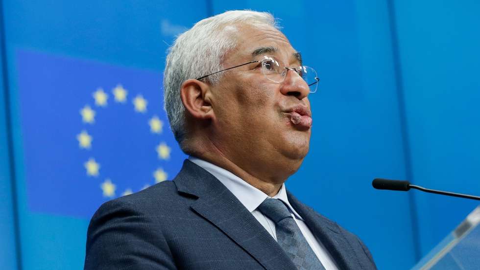 epa08855342 Portuguese Prime Minister Antonio Costa gives a joint press conference with European Council President Charles Michel (not seen) at the end of a meeting at the European Council in Brussels, Belgium, 01 December 2020.  EPA/STEPHANIE LECOCQ / POOL