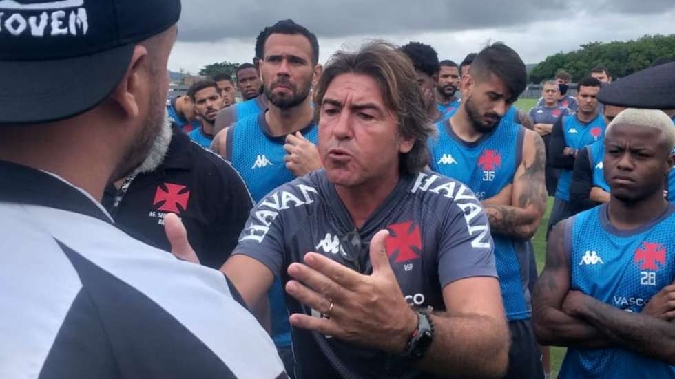 Ricardo Sá Pinto defendeu o grupo perante os adeptos e assegurou que não tem existido falta de profissionalismo por parte dos jogadores