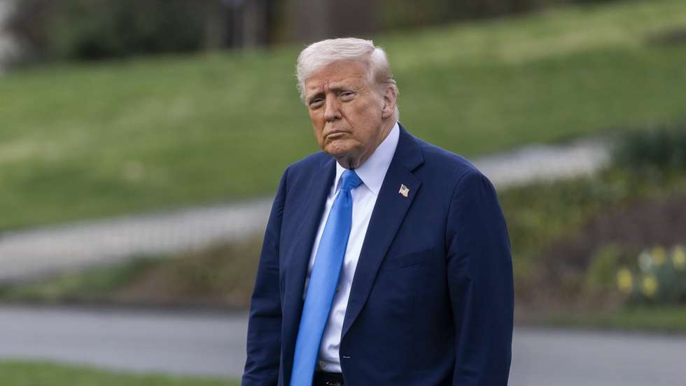 epa11995529 US President Donald J. Trump walks from the Oval Office to board Marine One on the South Lawn of the White House in Washington, DC, USA 28 March 2025. President Trump is off for a weekend trip to his residence in Florida.  EPA/SHAWN THEW