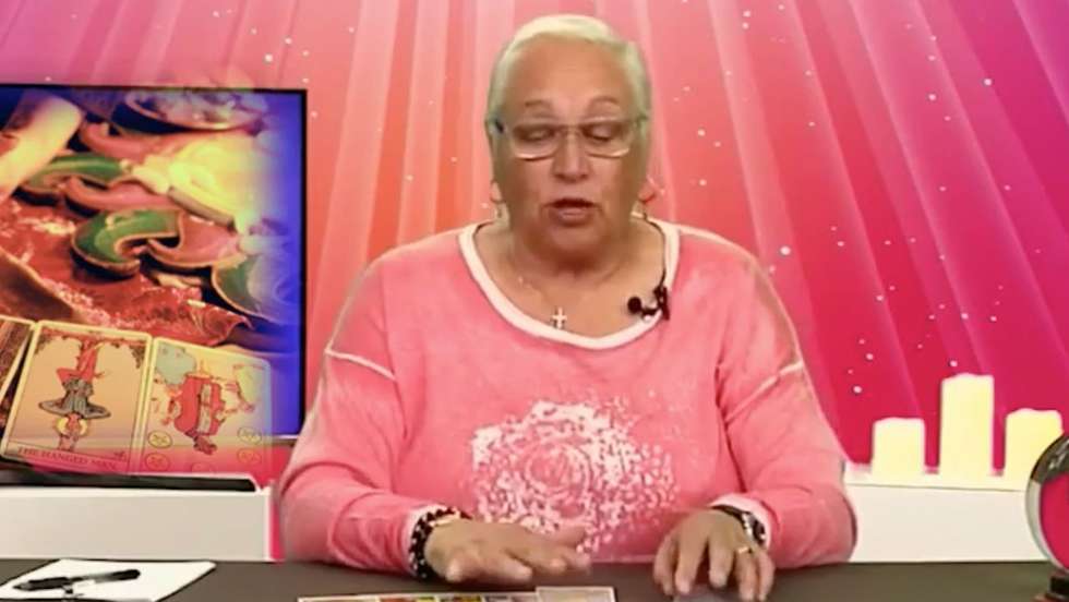 Pepita Vilallonga, vidente televisiva espanhola, foi condenada a 2 anos e meio de prisão por fraude