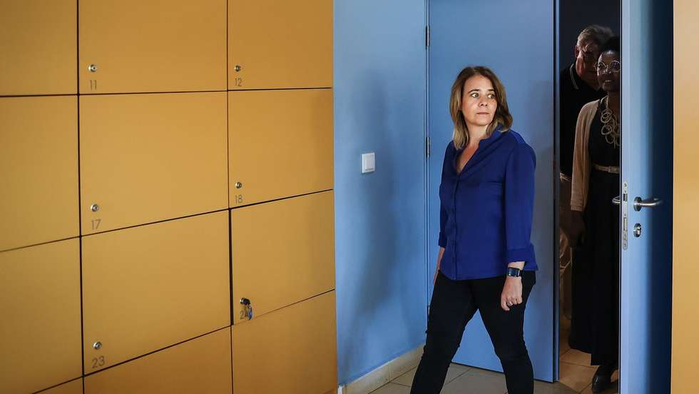 A coordenadora nacional do Bloco de Esquerda (BE), Catarina Martins, durante uma visita à residência universitária no Campus da Ajuda, com apresentação de proposta de emergência para resolver problemas do alojamento dos estudantes universitários, em Lisboa, 26 de setembro de 2022. RODRIGO ANTUNES/LUSA