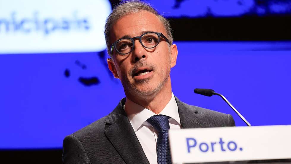 Pedro Duarte intervém durante a tomada de posse como presidente da Câmara Municipal do Porto depois de ter vencido as eleições autárquicas pela coligação PSD/CDS-PP/IL, no Mosteiro de São Bento da Vitória, no Porto, 05 de Novembro de 2025. ESTELA SILVA/LUSA