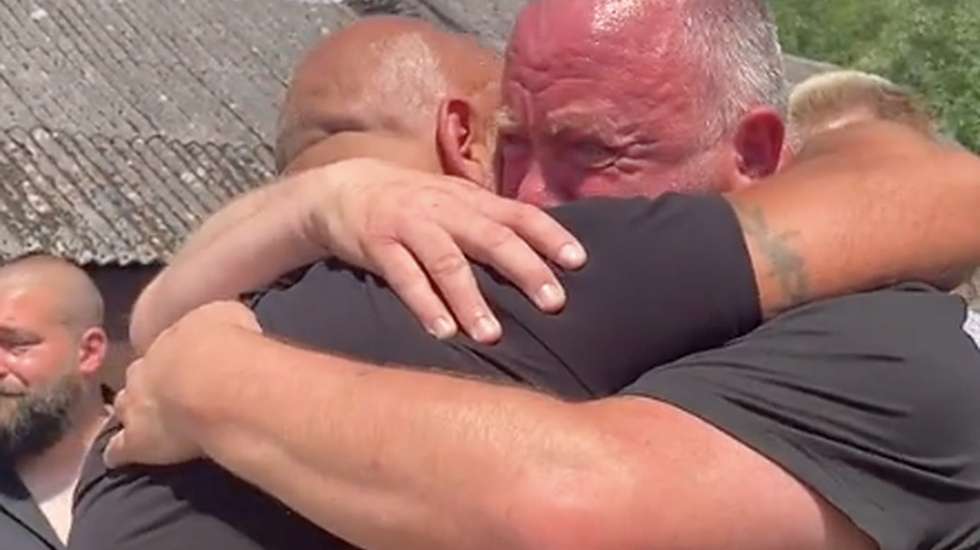Encenação chegou ao ponto de incluir um "funeral" com a presença de vários amigos e membros da família