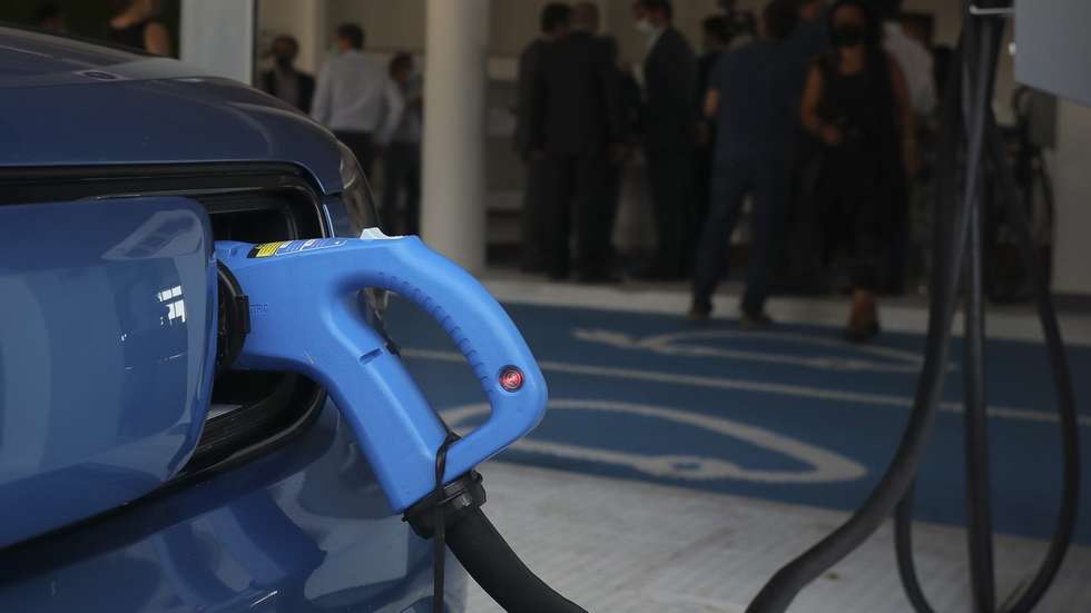 Inauguração de um posto exclusivo para carregamento de veículos elétricos em Portugal, em Vila Nova de Gaia, 17 de julho de 2020. JOSÉ COELHO/LUSA