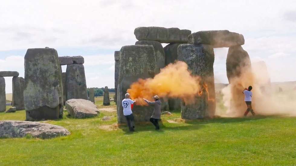 Primeiro-ministro britânico condenou o "ato vergonhoso de vandalismo" ao monumento que é património da UNESCO