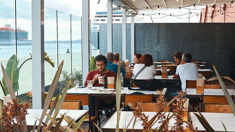 O novo Ground Burguer abre portas no espaço onde outrora funcionou o Cais da Pedra, primeiro também de hambúrgueres, depois com liderança do chef Henrique Sá Pessoa