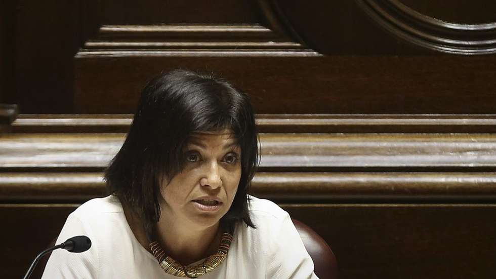 Para responder a este acórdão, foram apresentadas uma proposta de lei do Governo, tal como projetos-lei do PSD, Chega e PCP sobre a mesma matéria, que baixaram à discussão na especialidade sem votação em 3 de junho