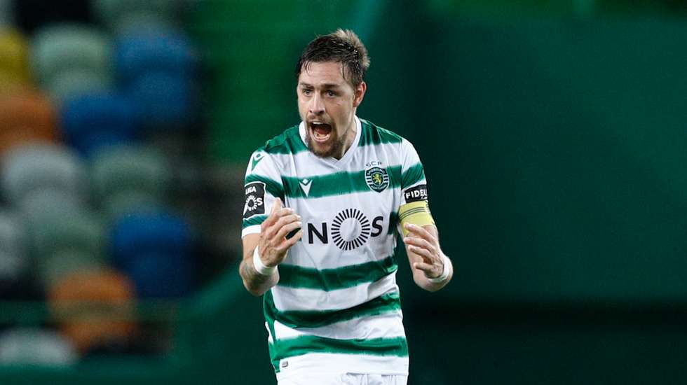 epa09151560 Sporting's Sebastian Coates celebrates a goal against Belenenses SAD during their Portuguese First League soccer match held at Alvalade Stadium in Lisbon, Portugal, 21st April 2021.  EPA/ANTONIO COTRIM