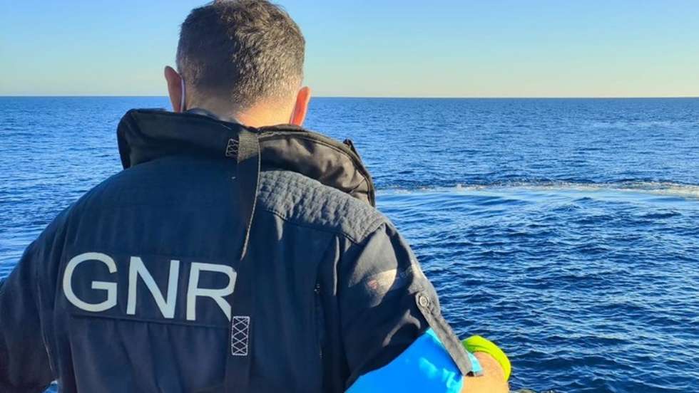GNR deteve um homem de 41 anos, constituiu arguido um outro de 35 anos e intercetou um menor, de 15 anos