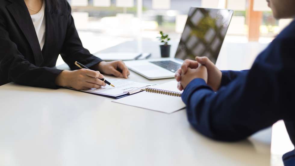 Os trabalhadores em causa devem ser licenciados, mestres, doutores ou pós-doutorados