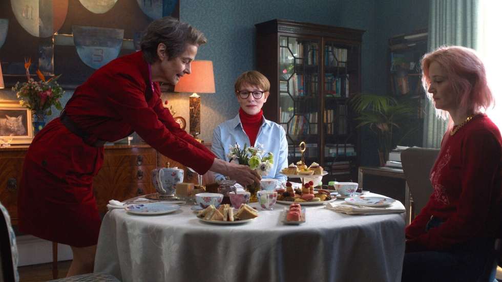 O lanche anual entre a mãe escritora (Charlotte Rampling) e as duas filhas (Cate Blanchett e Vicky Krieps) em "Pai Mãe Irmã Irmão", de Jim Jarmusch