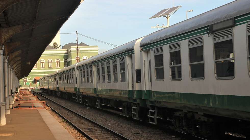 Museu dos Caminhos de Ferro de Moçambique, Maputo, Moçambique, 21 de maio de 2025. Há mais de cem anos que a emblemática Estação Central de Maputo marca o ritmo da capital moçambicana, mas o futuro passa cada vez mais por ser museu, menos por sítio onde apenas se apanha o comboio. (ACOMPANHA TEXTO DA LUSA DE 19-06-2025) LUÍSA NHANTUMBO/LUSA