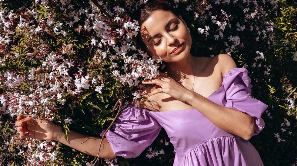 Vestidos, tops e saias marcam o arranque da Vanilla, que começou a vender as primeiras peças em janeiro, com preços a oscilar entre os 55 e os 130 euros. Dina é a também a modelo de serviço.