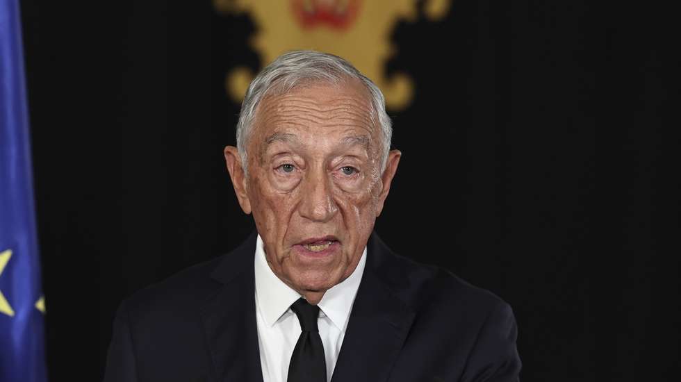 O Presidente da República, Marcelo Rebelo de Sousa, faz uma declaração sobre a morte do Papa Francisco, no Palácio de Belém, em Lisboa, 21 de abril de 2025. O Papa Francisco morreu hoje aos 88 anos, após 12 anos de um pontificado marcado pelo combate aos abusos sexuais, guerras e uma pandemia. Nascido em Buenos Aires, a 17 de dezembro de 1936, Francisco foi o primeiro jesuíta a chegar à liderança da Igreja Católica. Francisco esteve internado durante 38 dias devido a uma pneumonia bilateral e teve alta em 23 de março. A sua última aparição pública foi no domingo de Páscoa, no Vaticano, na véspera de morrer. ANTÓNIO COTRIM/LUSA
