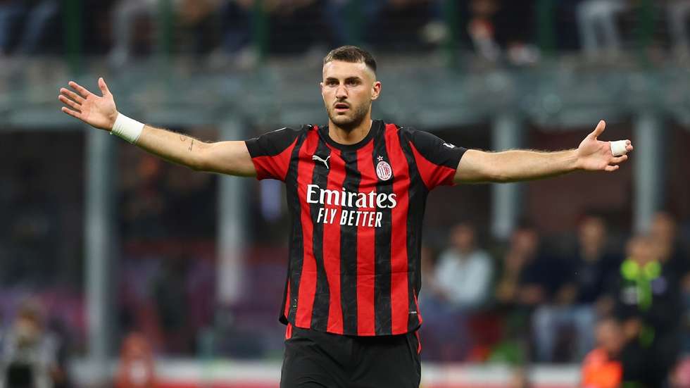 Santi Giménez marcou 65 golos apenas em duas temporadas e meia no Feyenoord mas experiência no AC Milan não correu da melhor forma, fazendo apenas um golo em 18 jogos na última época