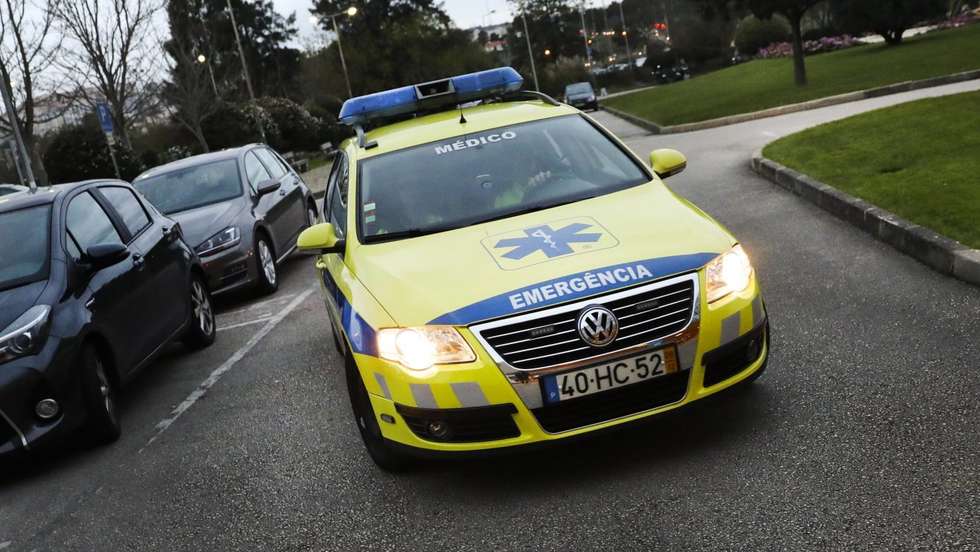 No local, estiveram os bombeiros de Entre-os-Rios e a Viatura Médica de Emergência e Reanimação do Vale do Sousa, além da GNR. O óbito foi declarado no local