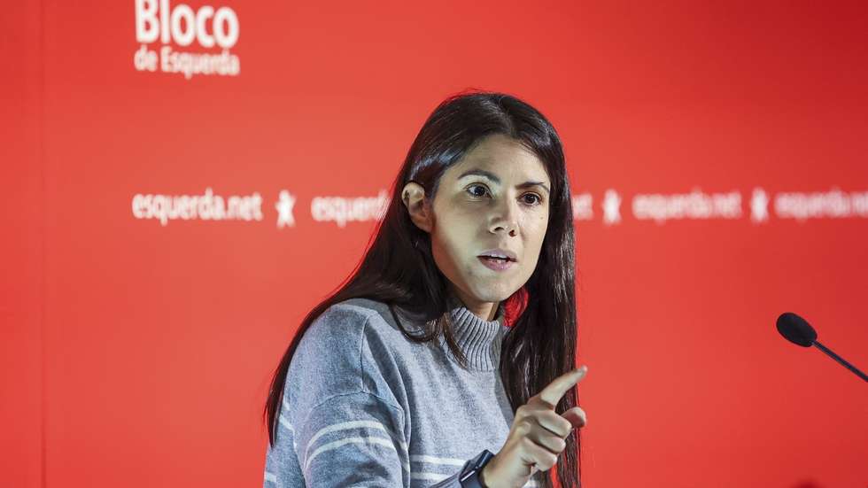 A coordenadora do Bloco de Esquerda (BE), Mariana Mortágua, intervém durante a sessão de encerramento do 13.º Encontro Nacional do Trabalho do BE, em Ovar, 30 de novembro de 2024. PAULO NOVAIS/LUSA
