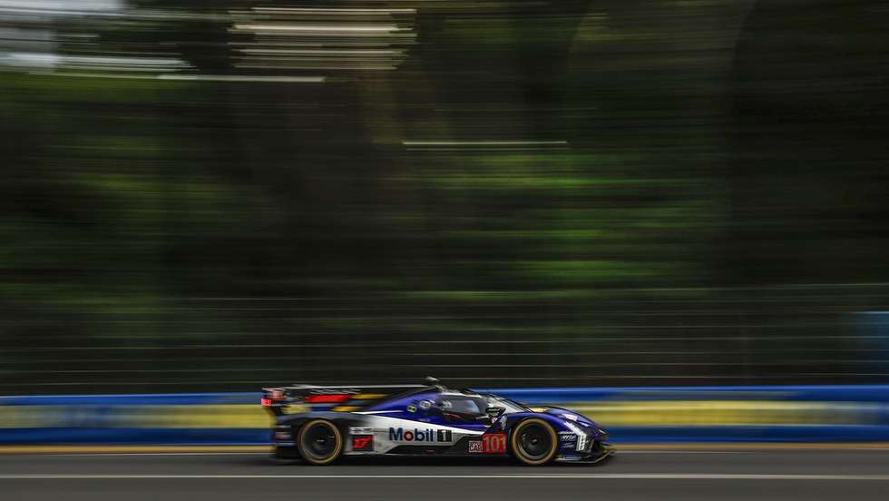 epa12176346 Cadillac Wayne Taylor Racing car (starting no. 101), a Cadillac V-Series.R with Ricky Taylor of the USA, Jordan Taylor of the USA, and Filipe Albuquerque of Portugal, in action during the 93rd edition of the 24 Hours of Le Mans race in Le Mans, France, 14 June 2025.  EPA/YOAN VALAT