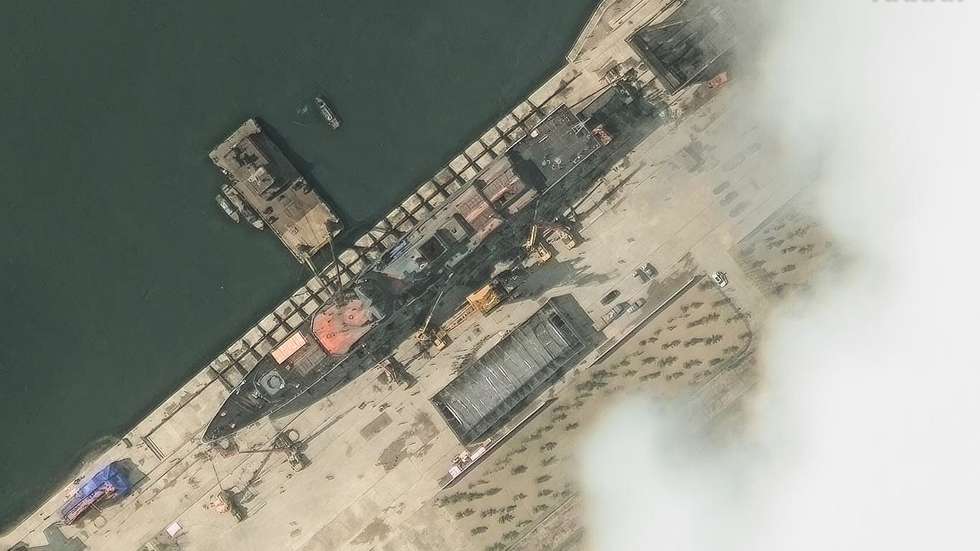 epa12125753 A handout satellite image made available by Maxar Technologies shows a new North Korean warship at the harbour ahead of its launch in Chongjin, North Korea, 18 May 2025 (issued 22 May 2025). State media reported on 22 May a major accident at the launch ceremony for a new North Korean naval destroyer.  EPA/Satellite image ©2025 Maxar Technologies HANDOUT MANDATORY CREDIT: SATELLITE IMAGE 2025 MAXAR TECHNOLOGIES -- THE WATERMARK MAY NOT BE REMOVED/CROPPED --HANDOUT EDITORIAL USE ONLY/NO SALES