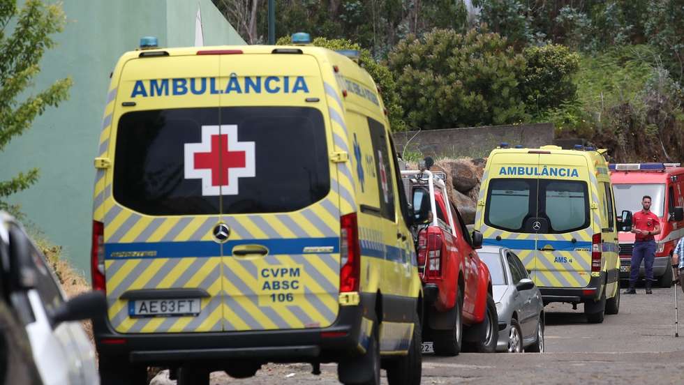 O despiste de uma viatura turística todo-o-terreno provocou hoje dois feridos graves e cinco ligeiros, na ilha da Madeira. O veículo turístico circulava na zona da Ponta do Pargo, no concelho da Calheta, quando se despistou e capotou, provocando sete feridos, "dois dos quais inspiram maiores cuidados, de maior gravidade, e cinco são feridos ligeiros", 30 de maio de 2025. HOMEM DE GOUVEIA/LUSA