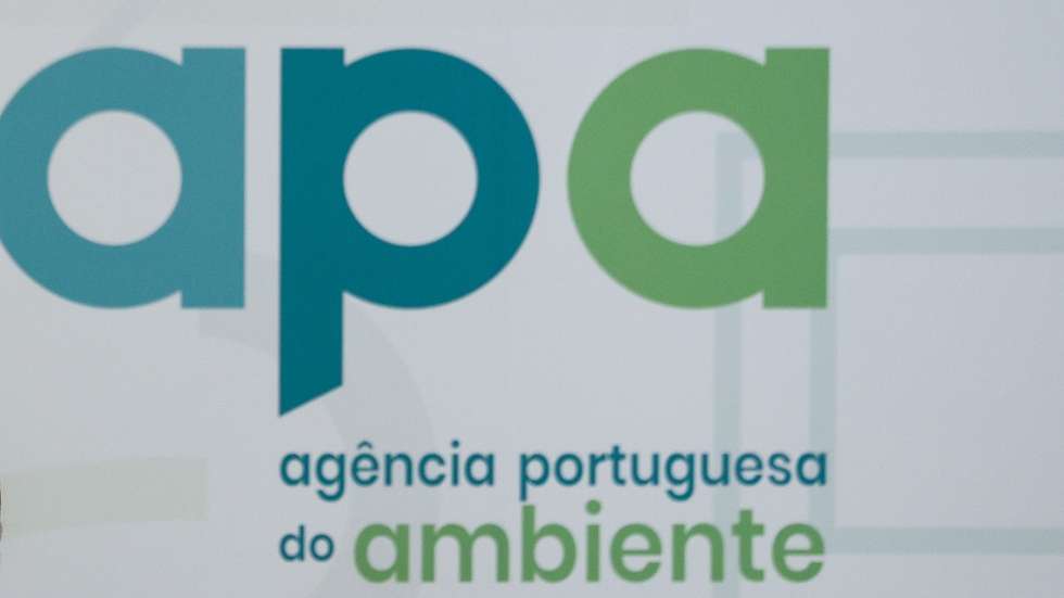 A ministra do Ambiente e Energia, Maria da Graça Carvalho, na conferência de imprensa para apresentação do balanço da época balnear 2025, resultados da fiscalização no Algarve, medidas de acesso às praias implementadas em Grândola, na Sede da Agência Portuguesa do Ambiente, em Lisboa, 27 de outubro de 2025. TIAGO PETINGA/LUSA
