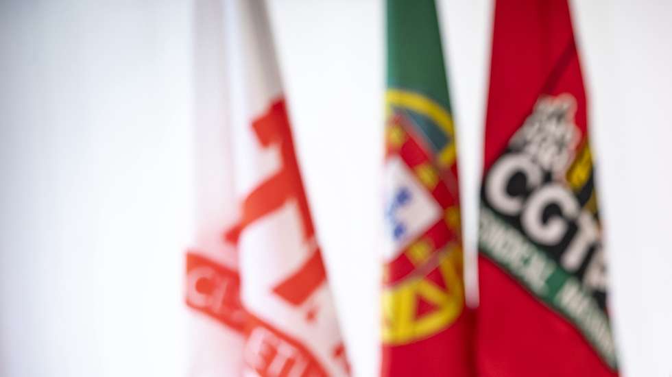 A secretária-geral da CGTP-IN, Isabel Camarinha, fala durante uma entrevista à agência Lusa por ocasião do seu primeiro ano no cargo, na sede da CGTP-IN, em Lisboa, 11 de fevereiro de  2021. JOSÉ SENA GOULÃO/LUSA
