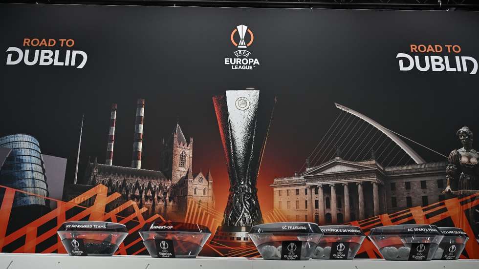 John O'Shea, antigo internacional irlandês campeão europeu pelo Manchester United, foi o anfitrião do sorteio da Liga Europa que terá a final em Dublin
